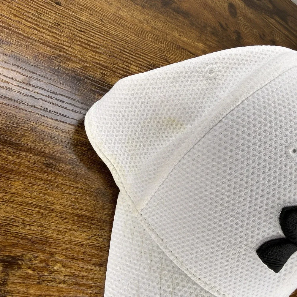 Under Armour Blitzing White Stretch Fit Hat Cap L/XL UA Classic Golf Adult